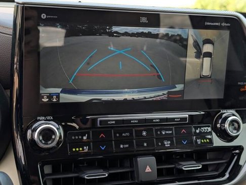 Used 2021 Toyota Highlander Platinum image 19