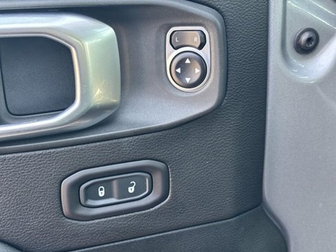 Used 2019 Jeep Wrangler Unlimited Sahara image 27