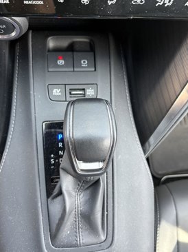 Used 2023 Toyota Venza XLE image 17
