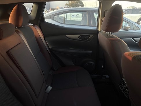 Used 2020 Nissan Rogue Sport S image 4