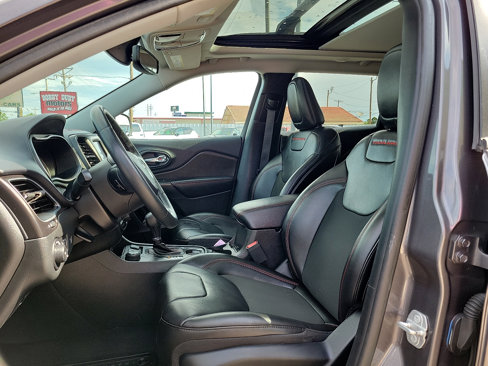Used 2019 Jeep Cherokee Trailhawk w/ Comfort/Convenience Group image 14