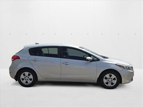 Used 2017 Kia Forte LX image 4