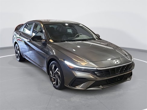 New 2025 Hyundai Elantra Sport image 3