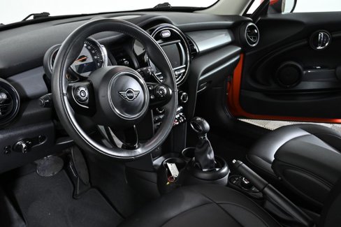 Used 2019 MINI Cooper 2-Door Hardtop w/ Signature Upholstery Package image 10