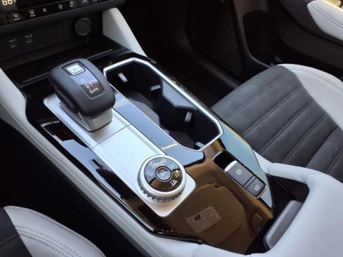 New 2025 Mitsubishi Outlander SE image 15