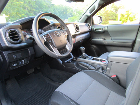 Used 2022 Toyota Tacoma TRD Off-Road image 12