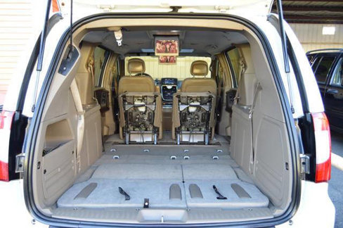 Used 2016 Chrysler Town & Country Touring-L image 39