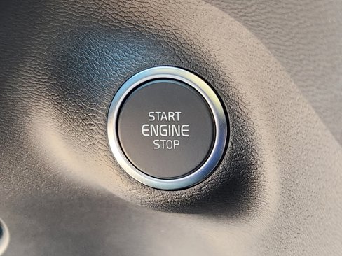 New 2025 Volvo XC40 B5 Core w/ Protection Package image 30