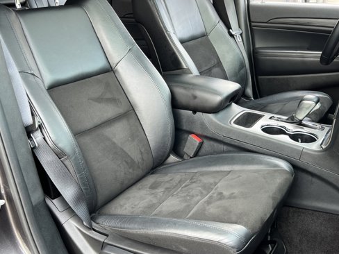 Used 2019 Jeep Grand Cherokee Altitude image 28