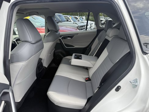 Used 2021 Toyota RAV4 XLE Premium image 20