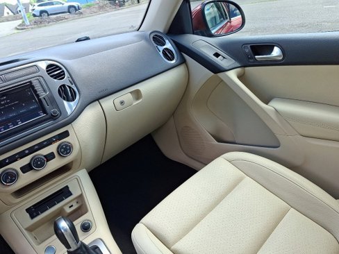 Used 2016 Volkswagen Tiguan SEL image 16