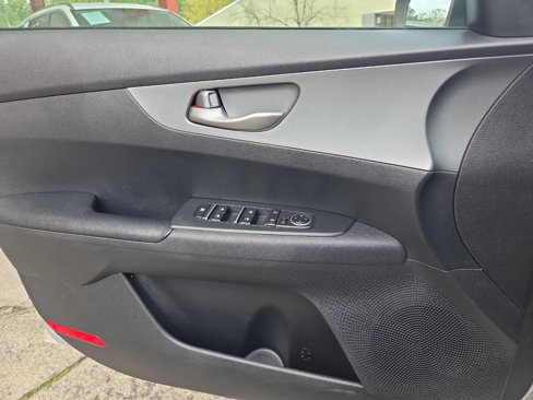 Used 2021 Kia Forte LXS image 9