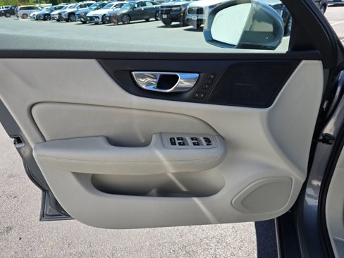 Used 2019 Volvo S60 T5 Inscription image 21