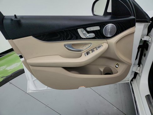 Used 2017 Mercedes-Benz C 300 Sedan image 23