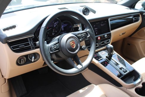 Used 2024 Porsche Macan image 4