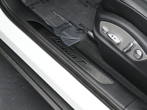 Used 2025 Porsche Macan Turbo image 15