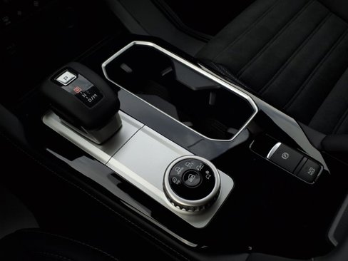 New 2025 Mitsubishi Outlander SE image 16