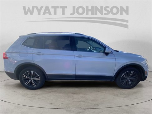 Used 2018 Volkswagen Tiguan SEL image 11