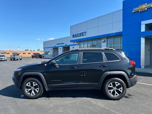 Used 2017 Jeep Cherokee Trailhawk image 8