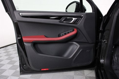 Certified 2025 Porsche Macan image 20