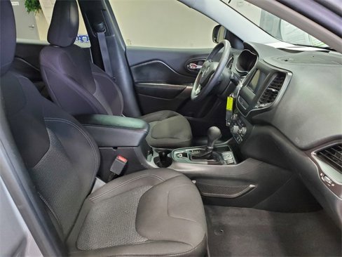 Used 2019 Jeep Cherokee Latitude w/ Popular Appearance Group image 14