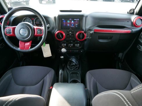 Used 2014 Jeep Wrangler Unlimited Sahara w/ Connectivity Group image 15
