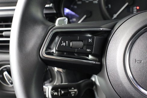 Certified 2025 Porsche Macan image 14