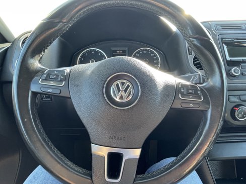 Used 2013 Volkswagen Tiguan S image 24