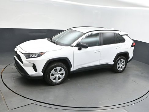 Used 2020 Toyota RAV4 LE image 28