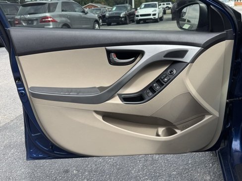 Used 2015 Hyundai Elantra SE image 16