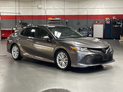 Used 2019 Toyota Camry XLE image 2