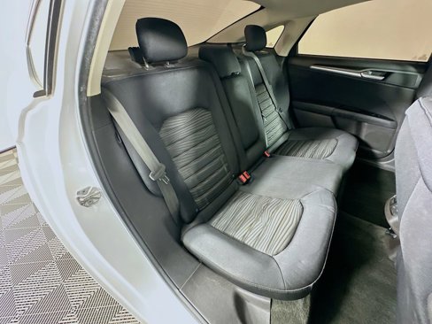 Used 2016 Ford Fusion SE image 31