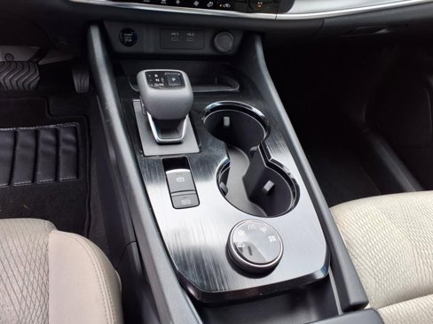 Used 2024 Nissan Rogue SV image 26