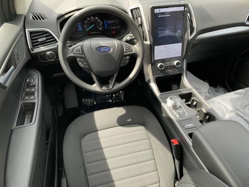 Used 2024 Ford Edge SE w/ Black Appearance Package image 10