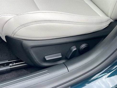 Used 2025 Genesis G70 2.5T image 27