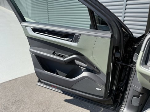 Certified 2024 Porsche Cayenne image 14