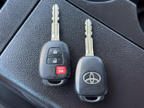 Used 2018 Toyota Tundra SR5 image 35