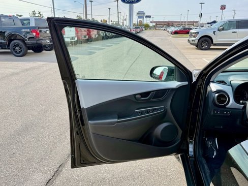 Used 2021 Hyundai Kona SEL w/ Cargo Package image 12