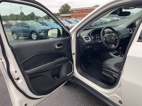 Used 2021 Jeep Compass Latitude image 5