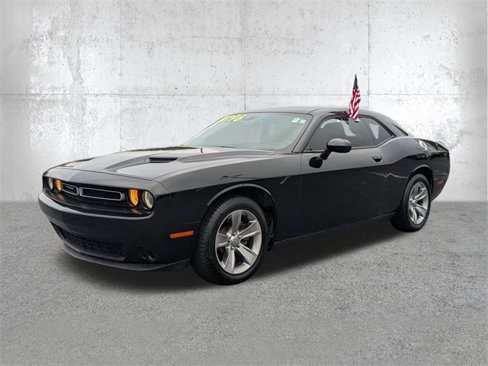 Used 2019 Dodge Challenger SXT image 8
