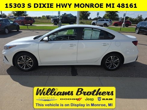 Used 2023 Kia Forte LXS image 9