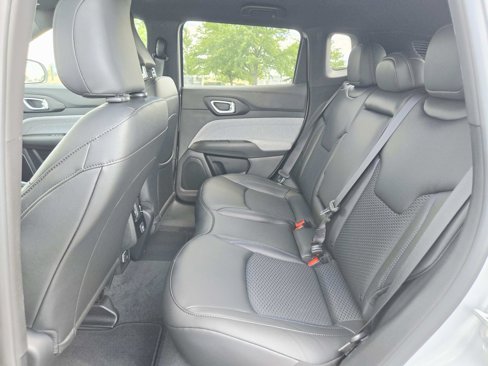 New 2025 Jeep Compass Latitude image 12