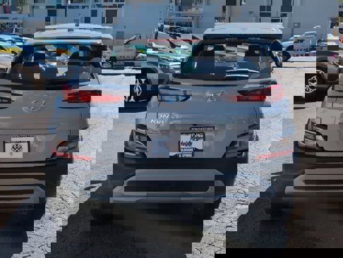 Used 2023 Hyundai Kona SE image 6