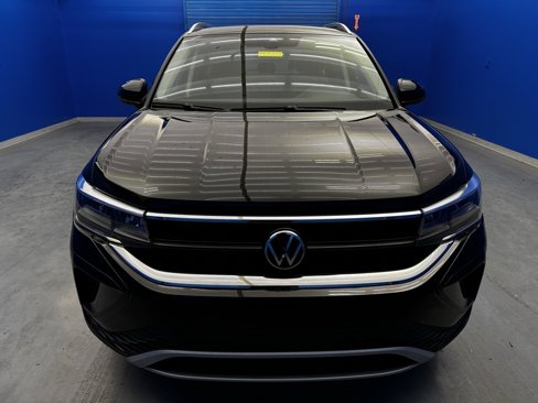 Used 2023 Volkswagen Taos SE image 3