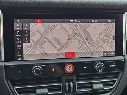 Certified 2024 Porsche Macan image 26