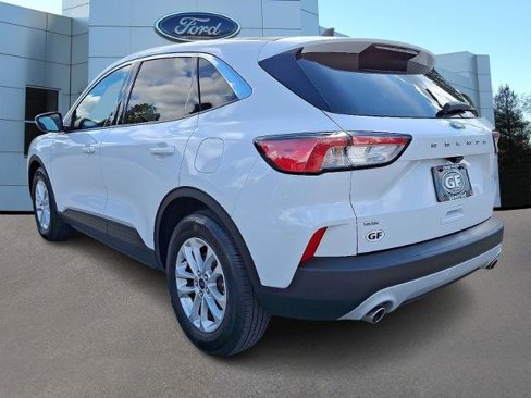 Certified 2020 Ford Escape SE image 4