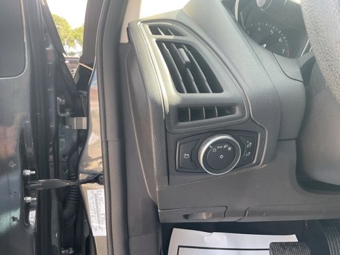 Used 2018 Ford Focus SE image 13