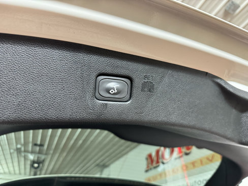 Used 2021 Ford Edge ST image 33