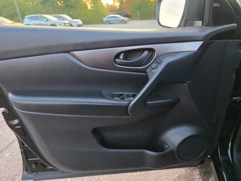 Used 2020 Nissan Rogue Sport S image 23