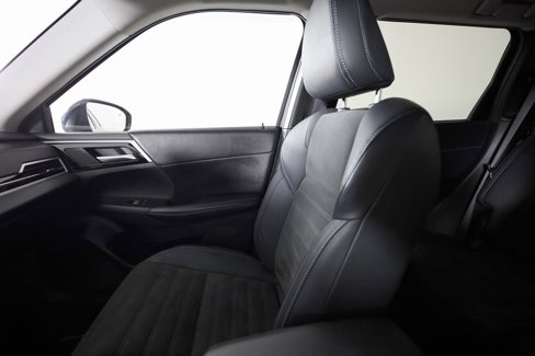 Used 2024 Mitsubishi Outlander SE image 38